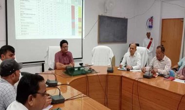 सीएम हेल्पलाइन में दर्ज शिकायतों को संतुष्टिपूर्ण निराकृत करायें – कलेक्टर