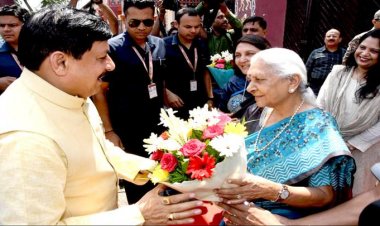 मुख्यमंत्री डॉ मोहन यादव ने उत्तरप्रदेश की राज्यपाल श्रीमती आनंदी बेन पटेल का अभिनन्दन किया।