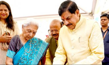 मुख्यमंत्री डॉ मोहन यादव और उत्तरप्रदेश की राज्यपाल श्रीमती आनंदी बेन पटेल ने गुरुवार को भोपाल हाट में क्राफ्टरूट्स हस्तशिल्प प्रदर्शनी का उदघाटन किया।