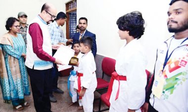 राज्यपाल ने जिले के कराते खिलाडिय़ों का किया सम्मान