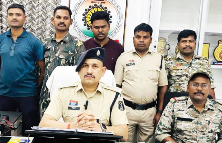 पुलिस के हत्थे चढ़ा फरार गांजा तस्कर, दो मोबाइल जब्त