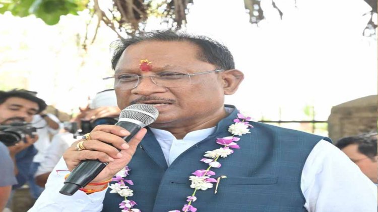 रायपुर : मुख्यमंत्री अचानक पहुंचे बेमेतरा के सहसपुर, लिया ग्रामीणों से सीधा फीडबैक