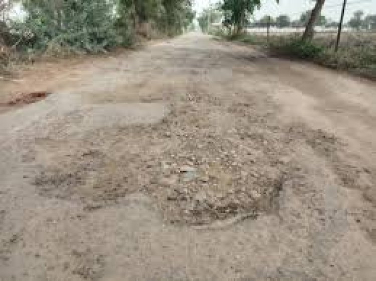 बुडग़हन से अमेरी मार्ग खस्ताहाल, ग्रामीणों ने पुनर्निर्माण की मांग की