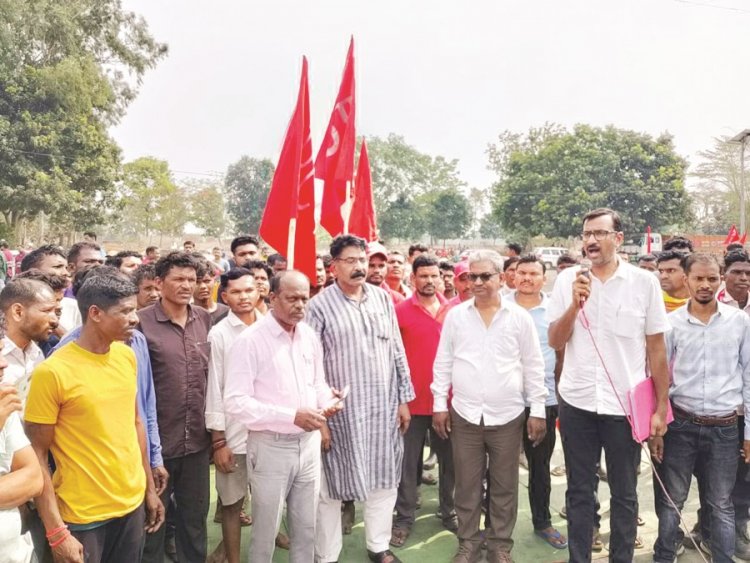 9 सूत्रीय मांग को लेकर मजदूरों का सांकेतिक धरना-प्रदर्शन