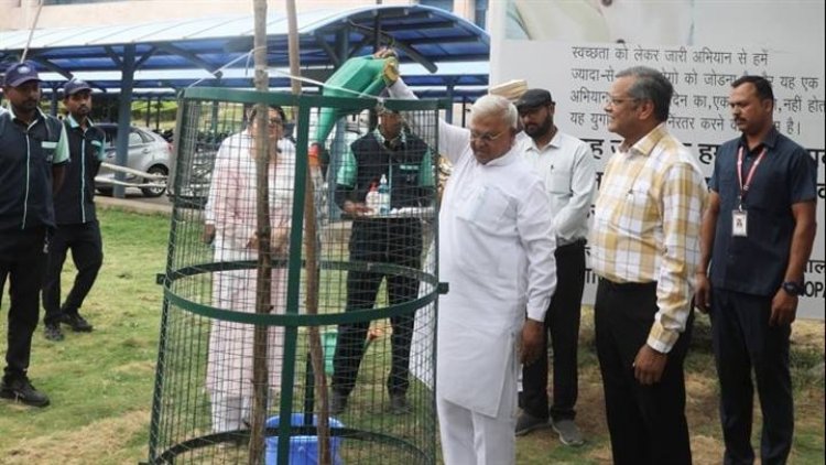 राज्यपाल श्री  पटेल अखिल भारतीय आयुर्विज्ञान संस्थान (एम्स) पहुंचे      