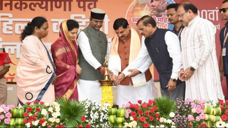मुख्यमंत्री डॉ. मोहन यादव ने शुक्रवार को शौर्य स्मारक में अहिल्या वाहिनी की बाइक रैली शुभारंभ और महिला प्रतिभागियों से संवाद कार्यक्रम में सहभागिता की।