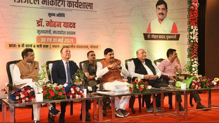 मुख्यमंत्री डॉ मोहन यादव ने जनजातीय संग्रहालय भोपाल में शुक्रवार को डिजिटल मार्केटिंग कार्यशाला का शुभारंभ किया।