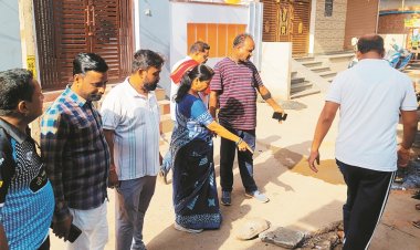 महापौर ने तकियापारा लोगों से हुए रूबरु कहा-नाली की ओर पाइप लाइन न डाले