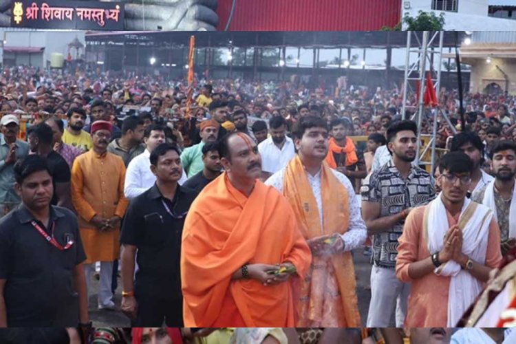 कुबेरेश्वरधाम में गुरु पूर्णिमा महोत्सव के तहत गुरु दीक्षा और प्रवचन का आयोजन , श्रद्धालुओं को दी जा रही गुरु दीक्षा, नुक्ती का लगाएंगे भोग