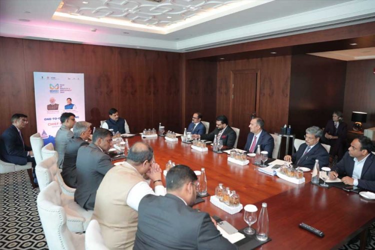 मुख्यमंत्री डॉ. यादव ने की दुबई के निवेशकों से वन-टू-वन चर्चा