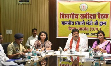 रायपुर : उपमुख्यमंत्री एवं प्रभारी मंत्री विजय शर्मा ने समीक्षा बैठक लेकर जिले में शासकीय योजनाओं के क्रियान्वयन की स्थिति की समीक्षा
