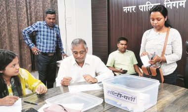 पौधरोपण के लिए महिला स्व-सहायता समूह की लॉटरी निकाली