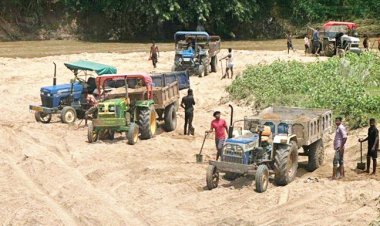 अवैध रेत उत्खनन - परिवहन, 4 ट्रैक्टर-ट्रॉली जब्त