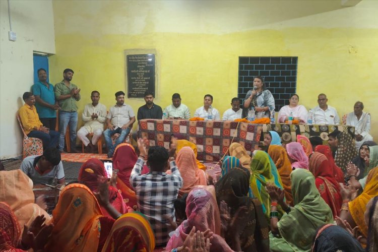 डीह बाबा में 18.81 लाख से निर्मित यात्री प्रतीक्षालय का विधायक एवं महापौर ने किया लोकापर्ण