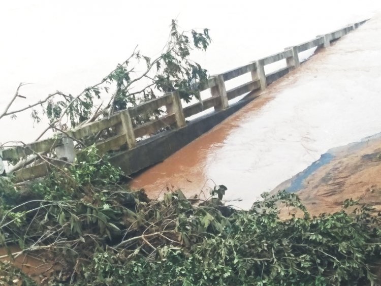 दंतेवाड़ा में बाईपास पुल बाढ़ में ध्वस्त