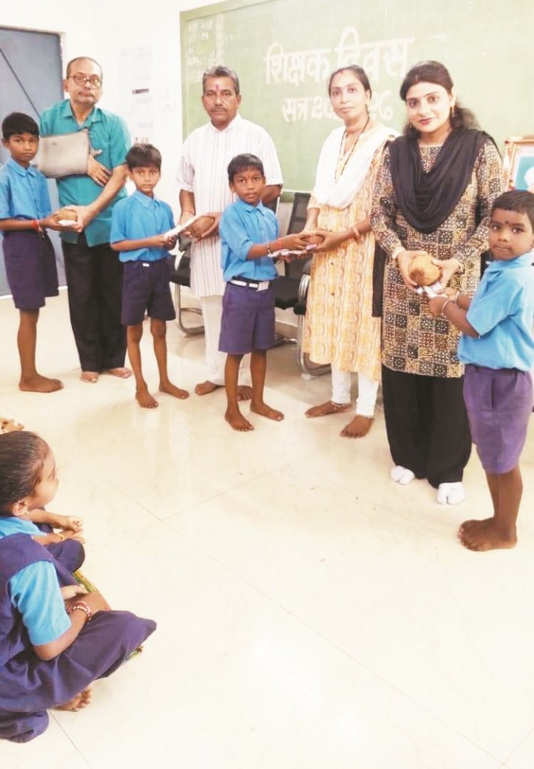 शिक्षक दिवस पर गोपाल यादव का सम्मान