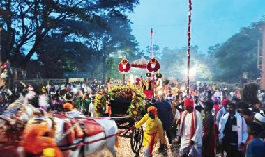 बस्तर दशहरा: बाहर रैनी रस्म पूरी, राजा ने माडिय़ा समुदाय के साथ खाई नवाखानी