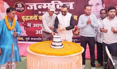 धूमधाम से मना डॉ. रमन सिंह का जन्मदिन, बुजुर्गों का सम्मान