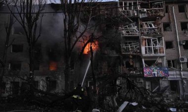 यूक्रेन में तबाही: रूस की मिसाइलों से इमारतें जलीं, दर्जनों की मौत!