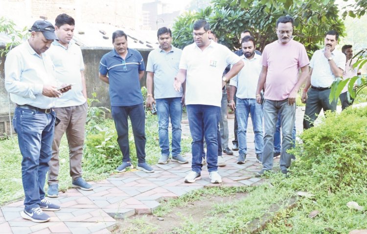 आयुक्त ने संजय नगर तालाब का किया निरीक्षण