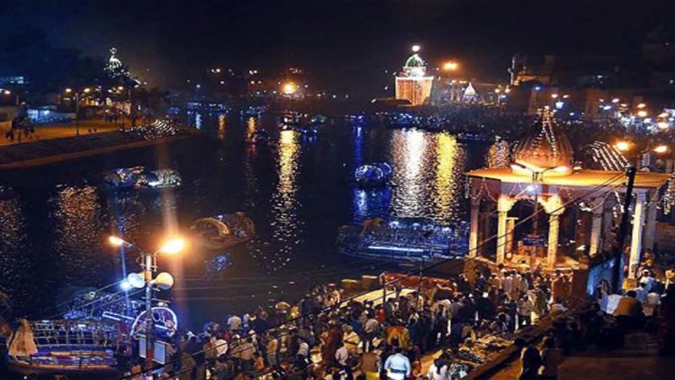 चित्रकूट में दीपावली मेले की भव्य शुरुआत, पहले दिन उमड़े 8 लाख श्रद्धालु; आज CM मोहन करेंगे कामदगिरी परिक्रमा