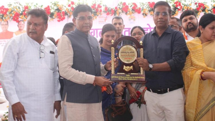 रायपुर : ‘किसान हैं विकसित भारत की रीढ़, तिलहन उत्पादन से बढ़ेगी आत्मनिर्भरता’ — मंत्री  टंक राम वर्मा