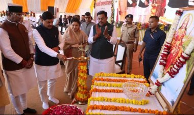 मुख्यमंत्री डॉ. मोहन यादव ने राष्ट्रगीत "वंदे मातरम" के 150 वें स्मरणोत्सव का शौर्य स्मारक में दीप प्रज्ज्वलित कर शुभारंभ किया।