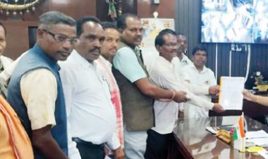 सीएम के नाम सर्व आदिवासी समाज ने सौंपा ज्ञापन