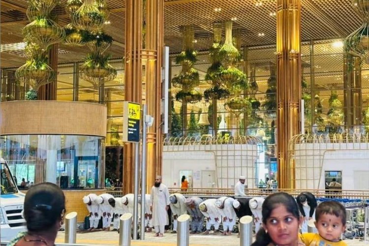 बेंगलुरु एयरपोर्ट पर सामूहिक नमाज पर विवाद, बीजेपी ने सिद्धारमैया पर जताई नाराजगी