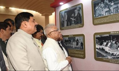 राज्यपाल श्री मंगुभाई पटेल ने विधानसभा की गौरवशाली यात्रा के दुर्लभ चित्रों की प्रदर्शनी का किया शुभारंभ