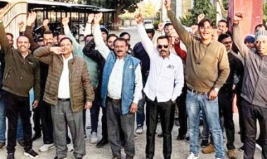 अधिकारी-कर्मियों के बिजली बिल में 50 फीसदी छूट समाप्ति के विरोध में जनता यूनियन का हल्ला बोल