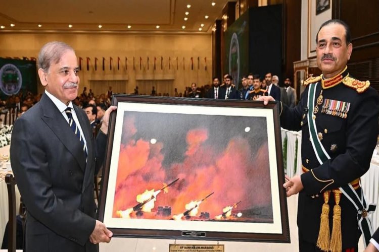 आसिम मुनीर को पाकिस्तान में बड़ा झटका, शहबाज ने CDF नोटिफिकेशन पर रोक लगाई