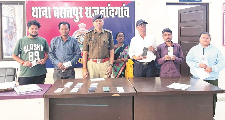 डेढ़ लाख के गुम 15 मोबाइल पुलिस ने धारकों को लौटाया