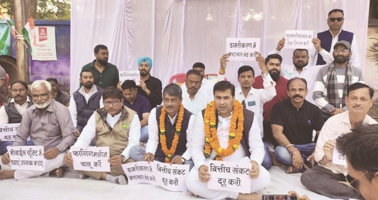 भ्रष्टाचार के खिलाफ नेता प्रतिपक्ष ने रखा उपवास