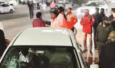 कार की टक्कर से बाइक चालक जख्मी