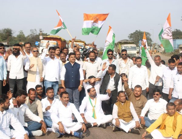 मनरेगा बचाओ संग्राम: कांग्रेस का चौक चौराहे पर धरना, एनएच पर सांकेतिक चक्का जाम