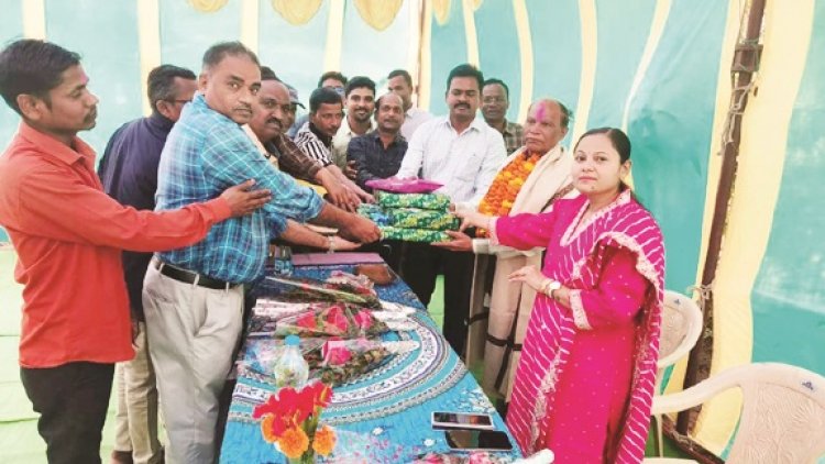 वनपाल धनीराम सलाम की सेवानिवृत्ति पर दी विदाई