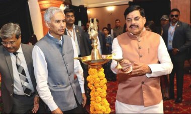 मुख्यमंत्री डॉ. मोहन यादव ने जनगणना-2027 के प्रथम चरण के लिए आयोजित राज्य स्तरीय  प्रशिक्षण कार्यक्रम का कुशाभाऊ ठाकरे सभागार में दीप प्रज्ज्वलित कर शुभारंभ किया।