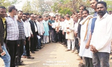 खरसिया में गिरते भूजल स्तर पर कांग्रेस ने सौंपा ज्ञापन