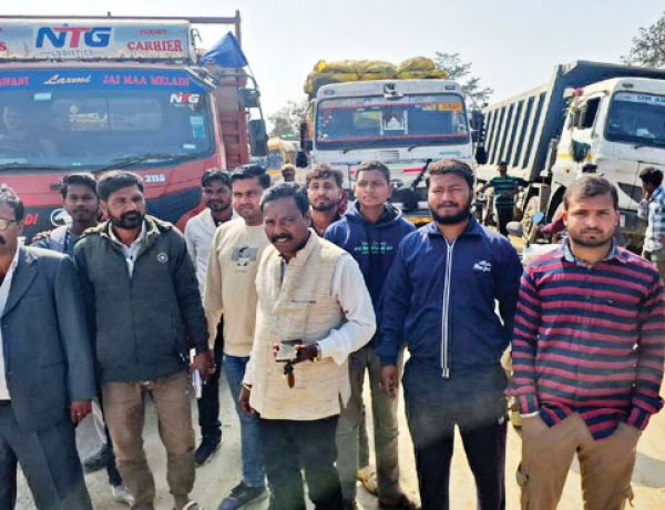 रिहायशी क्षेत्र में डब्ल्यूएमएम प्लांट लगाने के विरोध में चक्काजाम