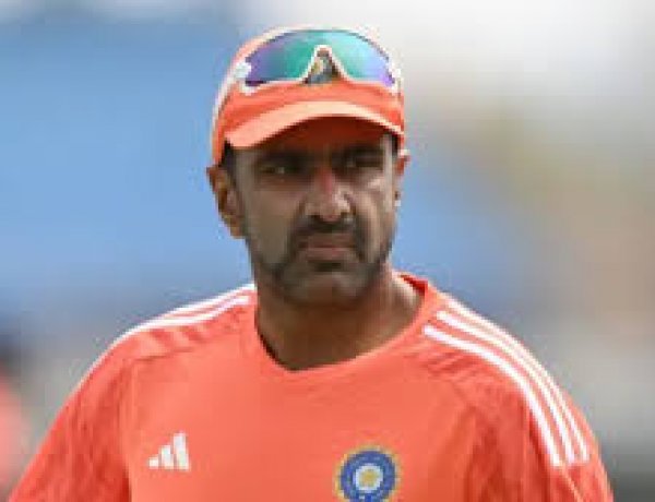 टी20 वर्ल्ड कप: अक्षर पटेल को प्लेइंग इलेवन से बाहर रखने पर आर अश्विन ने उठाए सवाल