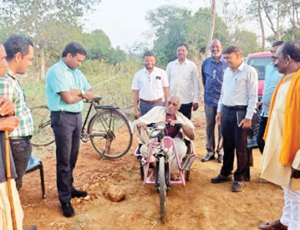 कलेक्टर ने सोनपुर में प्रस्तावित चेक  डैम स्थल का किया निरीक्षण