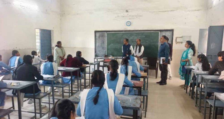 अंग्रेजी की परीक्षा में 269 परीक्षार्थी गैरहाजिर, कलेक्टर ने किया परीक्षा केन्द्रों का आकस्मिक निरीक्षण